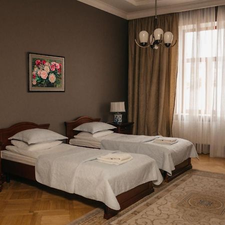British Club Lviv Hotel Exterior foto