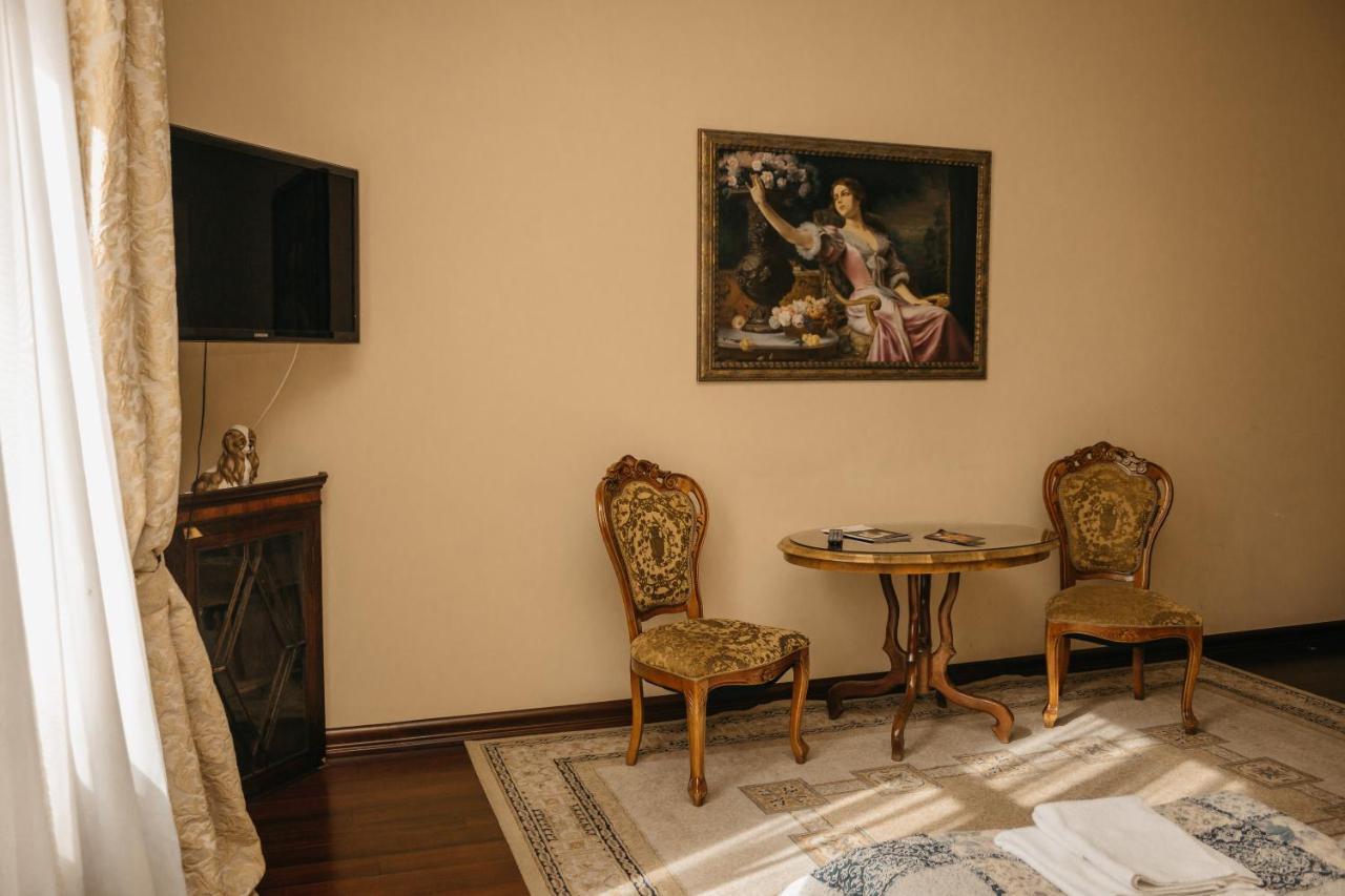 British Club Lviv Hotel Exterior foto
