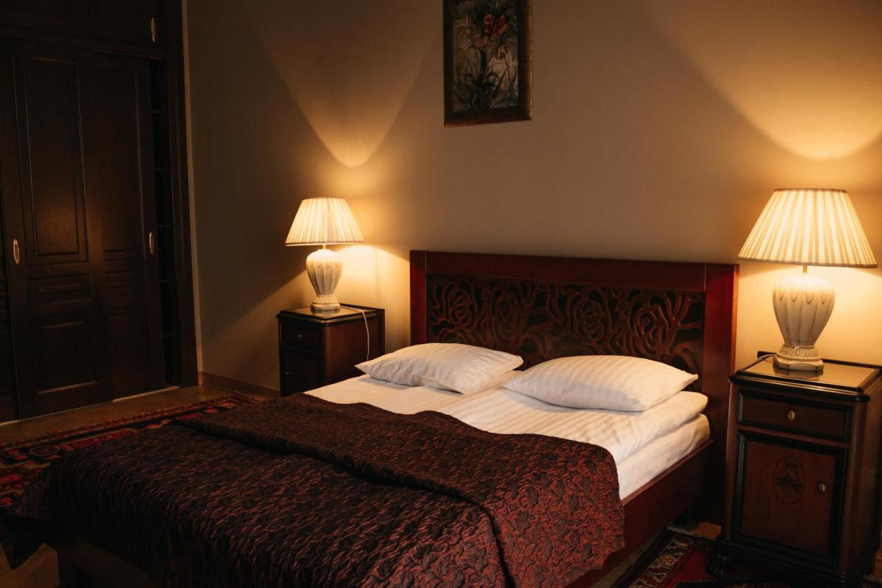 British Club Lviv Hotel Exterior foto